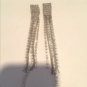 Silver rhinestone drop earings